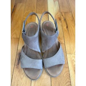 Clarks Unstructured Womens Un Plaza Gray Beige Nubuck Sandals Size 10